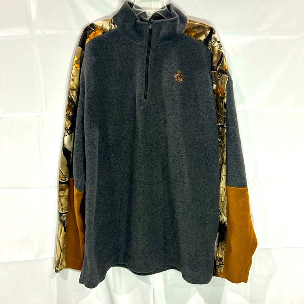 Legendary Whitetail men’s quarters zip sweatshirt. Size 3 XL.